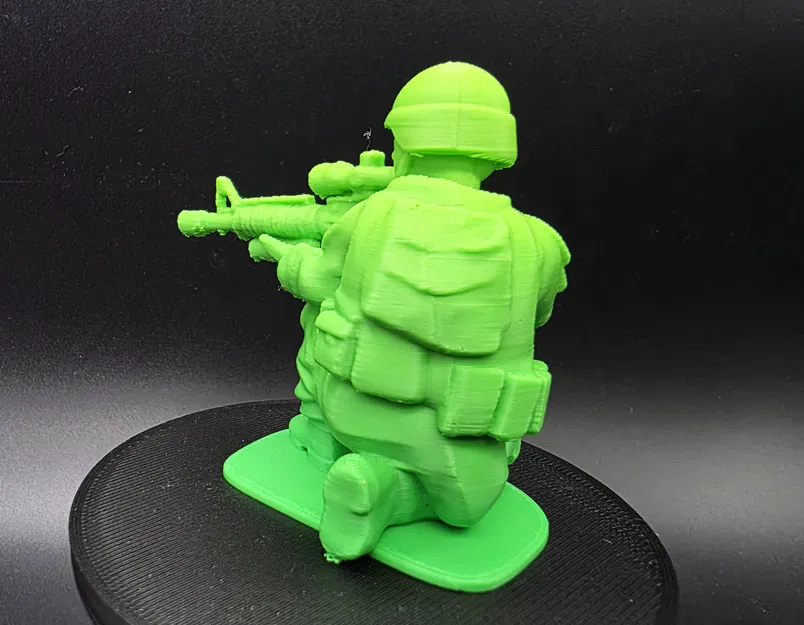 Mô hình lính bộ binh hiện đại Kneeling Army Man với súng M16 in 3D - Image 4