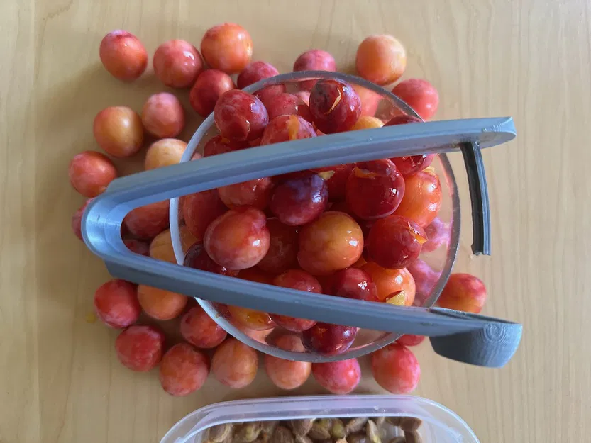 Dụng cụ lấy hạt anh đào và mận mirabelle - Image 2