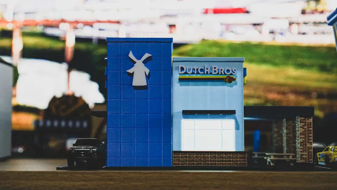 Bộ Mô Hình Dutch Bros Coffee - Diorama Tỉ Lệ 1:64 - Image 4