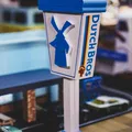 Bộ Mô Hình Dutch Bros Coffee - Diorama Tỉ Lệ 1:64 - Thumbnail 13