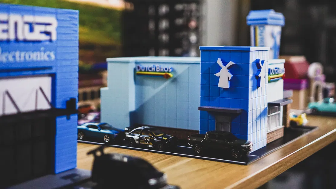 Bộ Mô Hình Dutch Bros Coffee - Diorama Tỉ Lệ 1:64 - Image 16