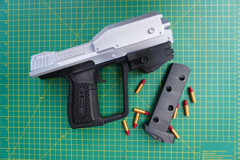 Mô hình Halo Magnum có thể cử động được - Image 1