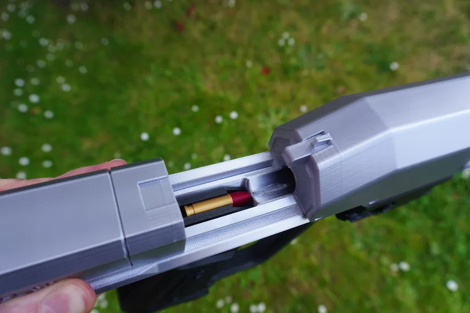 Mô hình Halo Magnum có thể cử động được - Image 3