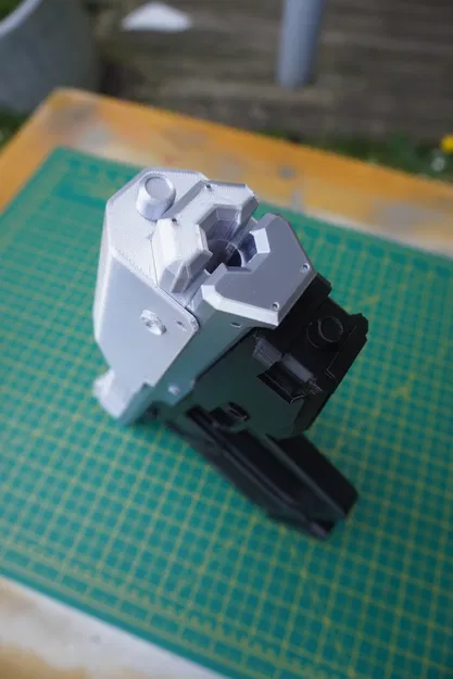 Mô hình Halo Magnum có thể cử động được - Image 7