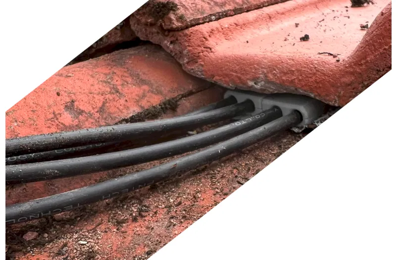 Bộ dẫn cáp năng lượng mặt trời qua ngói mái - Image 1