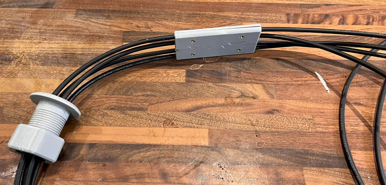 Bộ dẫn cáp năng lượng mặt trời qua ngói mái - Image 7