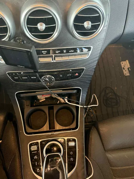 Đế giữ ly cho xe Mercedes C-Class (W205) - Image 1