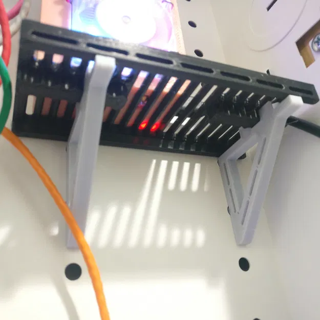 Kệ đỡ đa năng cho tủ thiết bị mạng Leviton SMC (3D Printed) - Image 2