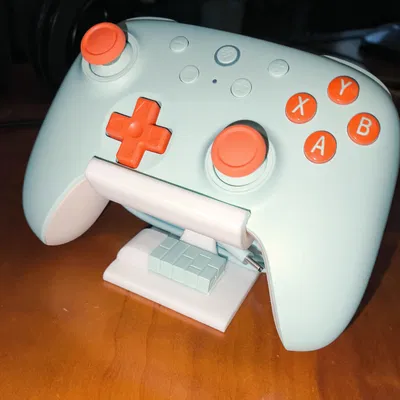 Đế dựng tay cầm 8BitDo Ultimate 2C có khe cắm USB tiện lợi