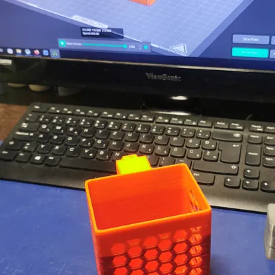 Khay đựng bút gắn tường HSW (Honeycomb Storage Wall)