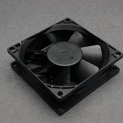 Solar Breeze – Quạt di động chạy bằng năng lượng mặt trời