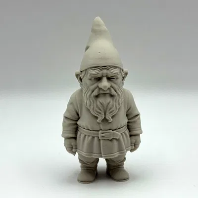 Mô hình tượng chú lùn làm vườn (Old Garden Gnome) độc đáo