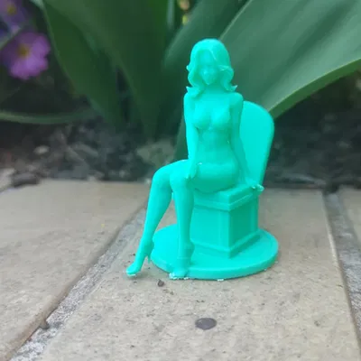 Mô hình người phụ nữ quyến rũ ngồi trang trí 12cm