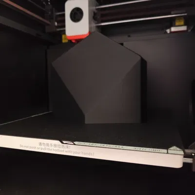 Chậu Cây Treo Tường Low Poly Hiện Đại