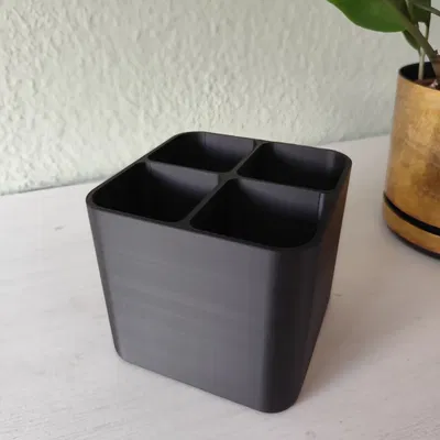 Ống cắm cọ trang điểm hiện đại với 4 ngăn tiện dụng