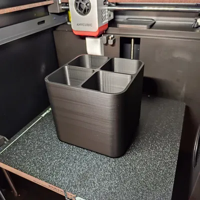 Ống cắm cọ trang điểm hiện đại với 4 ngăn tiện dụng