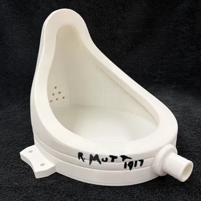 Mô hình tác phẩm Fountain của Marcel Duchamp