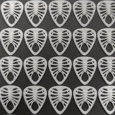 Miếng gảy đàn hình khung xương (Ribcage Guitar Pick)