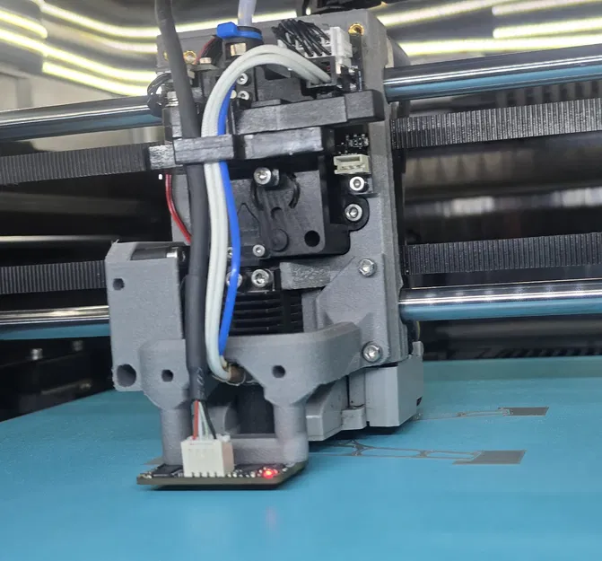 Tấm gắn đầu in (Carrier Plate) tùy chỉnh cho Qidi Plus 4 - Image 3