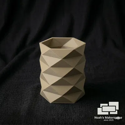 Mẫu bình hoa và ống cắm bút hình học in 3D hiện đại