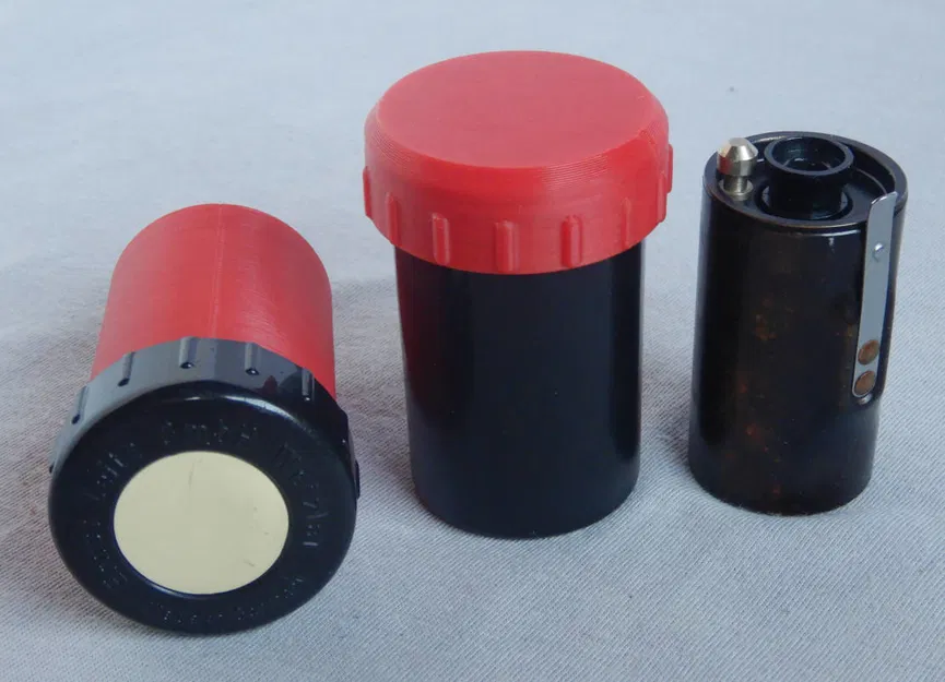 Hộp đựng ống phim Leica (Leica Film Canister) - Image 2