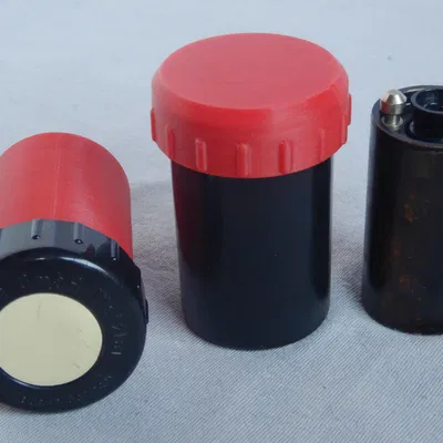 Hộp đựng ống phim Leica (Leica Film Canister)