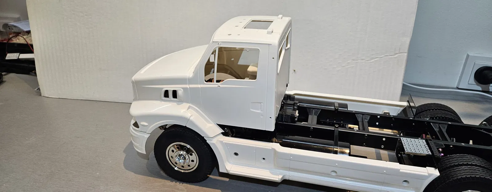 Bộ kit chuyển đổi cabin ngắn cho xe mô hình Tamiya Ford Aeromax - Image 1