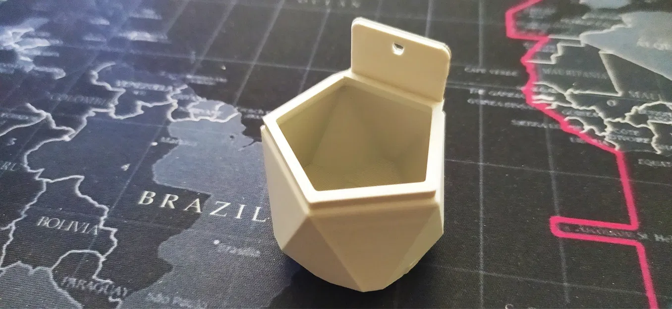 Chậu trồng cây treo tường hình ngũ giác - Image 1