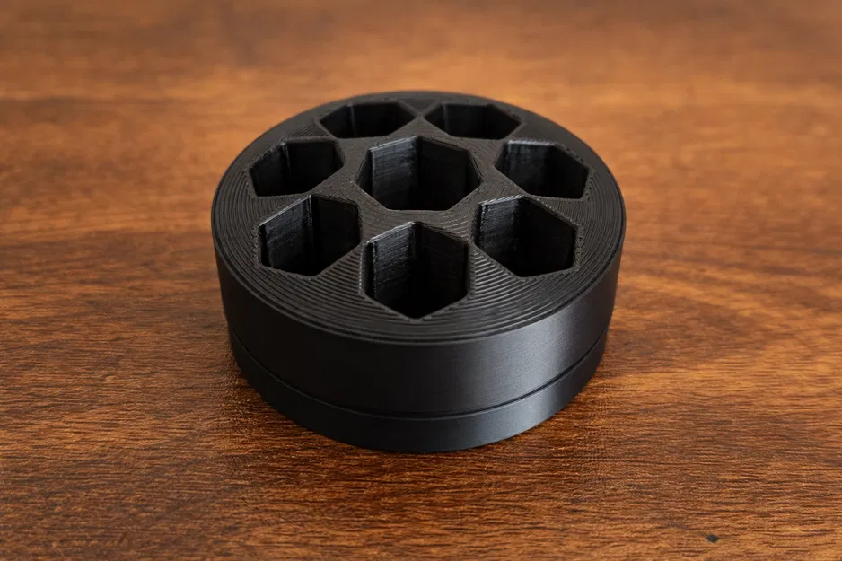 Ống cắm bút lục giác nghiêng gọn gàng – Phụ kiện bàn làm việc tối giản - Image 1