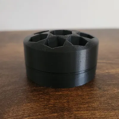 Ống cắm bút lục giác nghiêng gọn gàng – Phụ kiện bàn làm việc tối giản