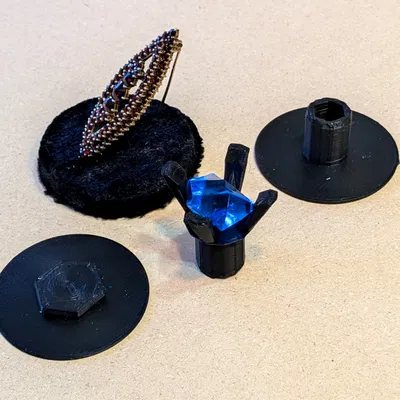 Các phụ kiện trưng bày bổ sung cho Quả trứng Fabergé cơ khí