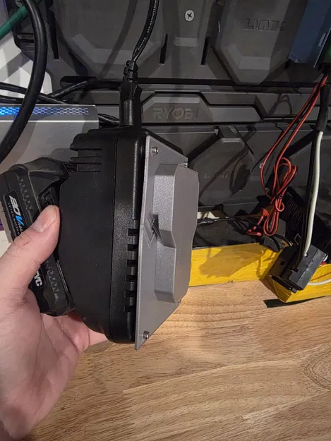 Ngàm gắn bộ sạc pin Stacyc lên hệ thống bảng treo Ryobi Link - Image 1