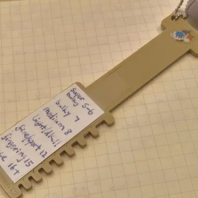 Thước đo len không nhãn (Unlabeled Yarn Gauge)