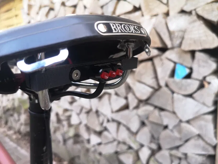 Ngàm gắn đèn hậu Supernova cho yên xe Brooks B17 chuyên dụng - Image 2