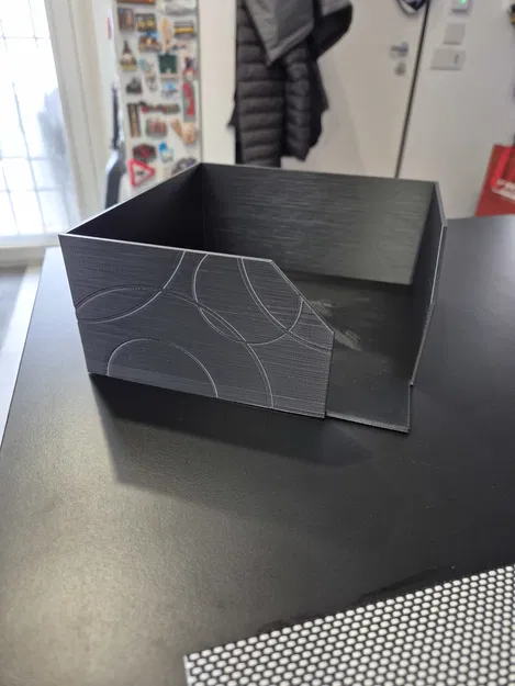 Giá đựng khăn giấy thiết kế hình tròn hình học - Image 3