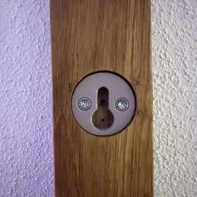 Móc treo âm tường kiểu lỗ khóa thông minh (Keyhole Hanger)