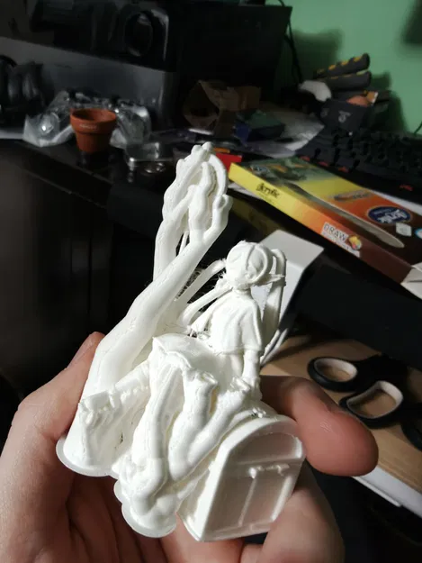 Mô hình 3D Frieren đứng trên rương báu cực đẹp - Image 1