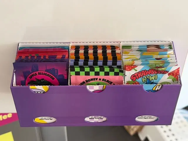 Hold my HOLY - Hộp đựng gói mẫu HOLY - Image 1