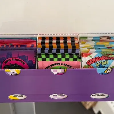 Hold my HOLY - Hộp đựng gói mẫu HOLY