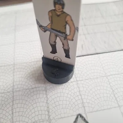 Đế giữ nhân vật Hero Kids