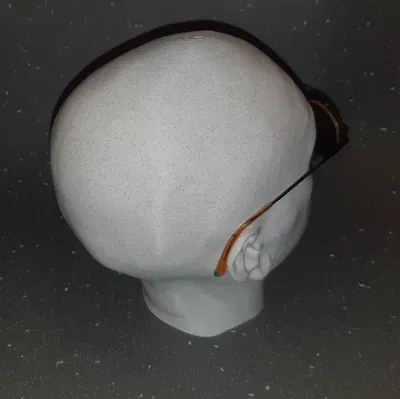 Giá treo kính và tai nghe từ bản scan đầu của chính mình