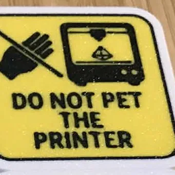 Biển cảnh báo vui nhộn "Không được chạm vào máy in 3D" (Do Not Pet The Printer)