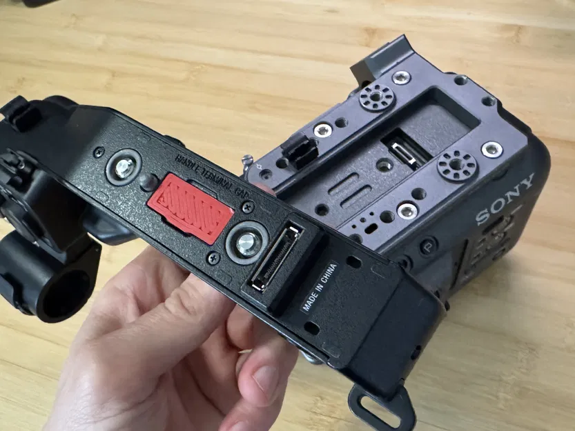 Nắp đậy thay thế cho cổng kết nối tay cầm Sony FX6 - Image 1