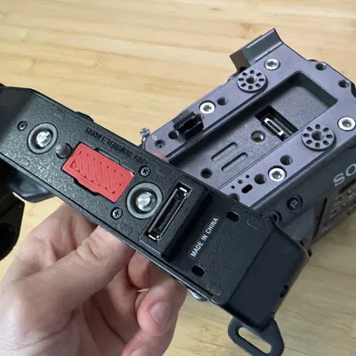 Nắp đậy thay thế cho cổng kết nối tay cầm Sony FX6