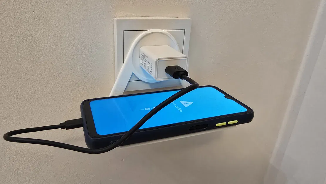 Giá đỡ điện thoại gắn ổ cắm Schuko - Image 2