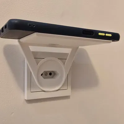 Giá đỡ điện thoại gắn ổ cắm Schuko