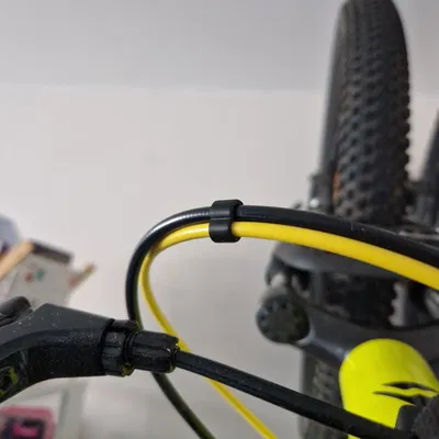 Kẹp giữ dây phanh và dây đề xe đạp nhỏ gọn, tiện lợi