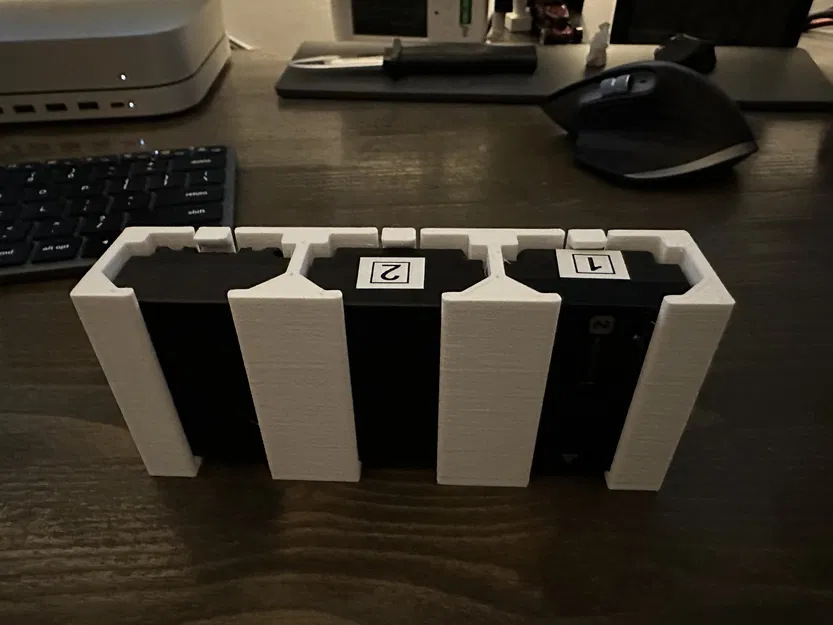 Khay Đựng Pin Sony NP-FZ100 (3 Viên) - Thiết Kế Nằm Ngang Gọn Gàng - Image 1