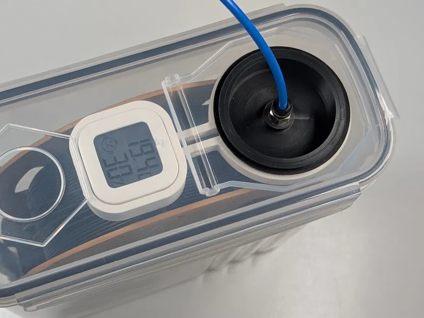 Cổng Drybox tích hợp giá đỡ ẩm kế cho hộp nhựa 4 lít - Image 1