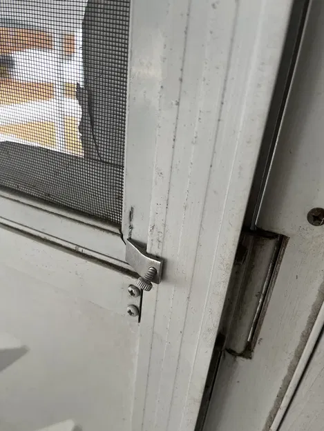 Kẹp giữ lưới cửa (Screen Door Clip) - Image 3